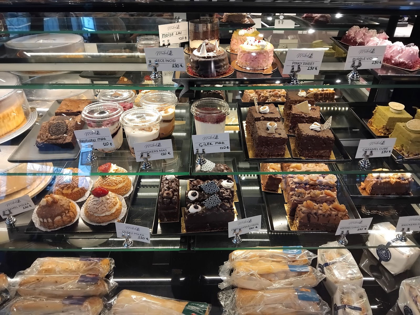 Coffee De Madrid Maidan