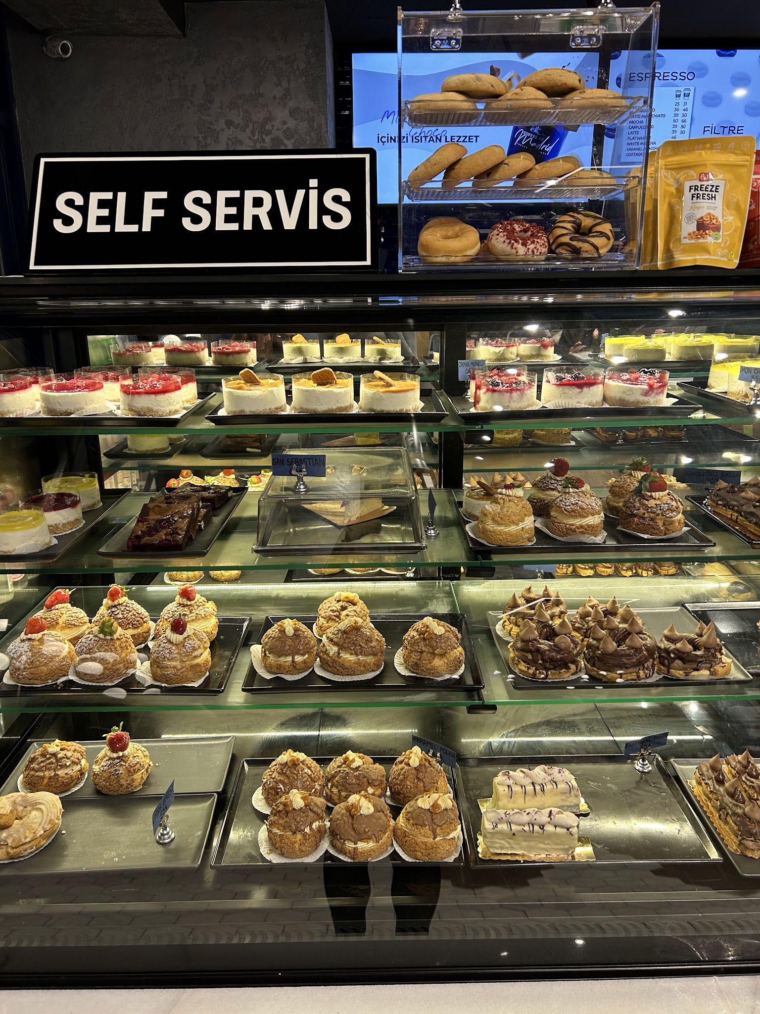 Coffee De Madrid Maidan