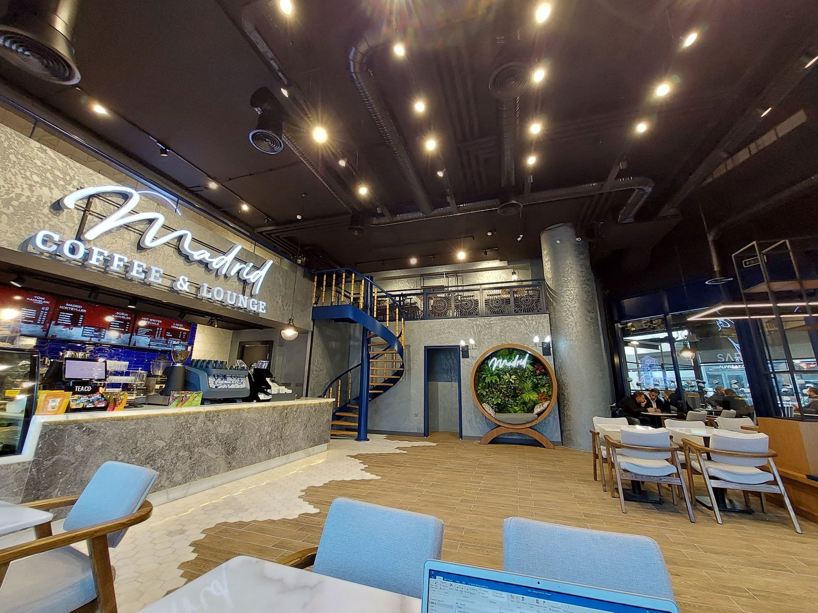 Coffee De Madrid Maidan