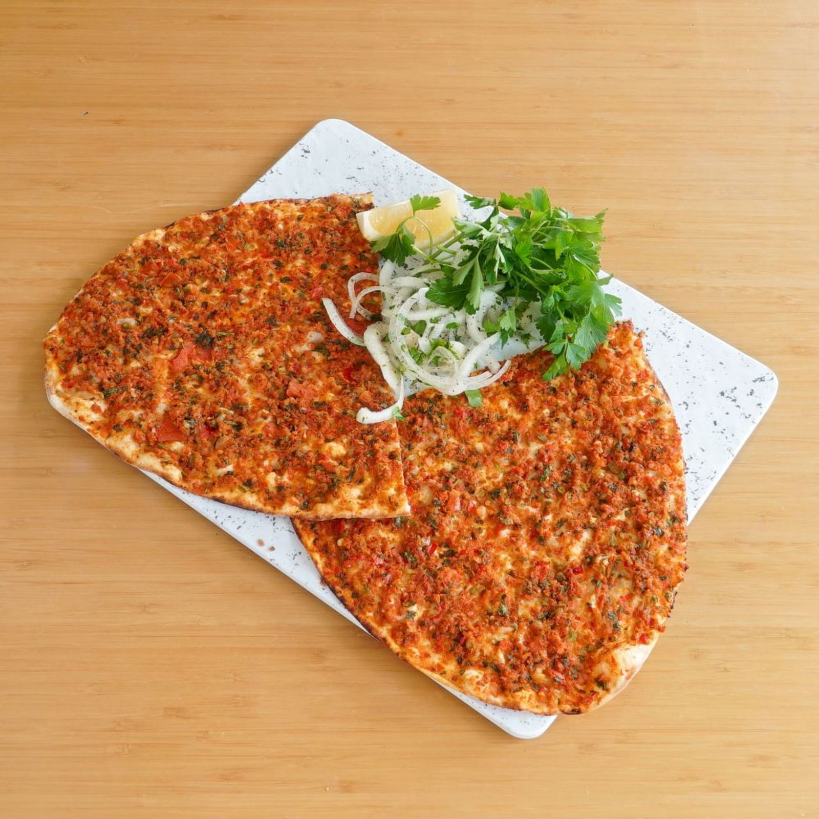 Piliç Etli Kaşarlı Lahmacun