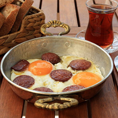 Sucuklu Yumurta