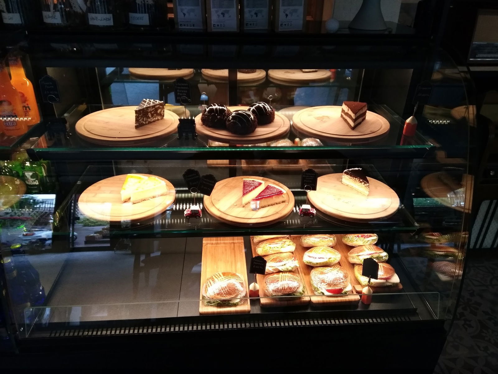 Lavinnia Coffee Kahve Ve Tatlı Evi