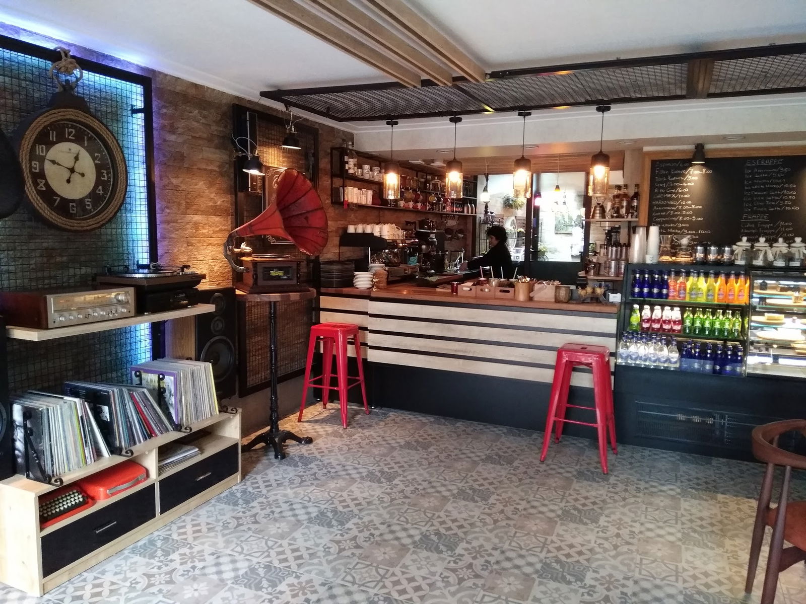 Lavinnia Coffee Kahve Ve Tatlı Evi