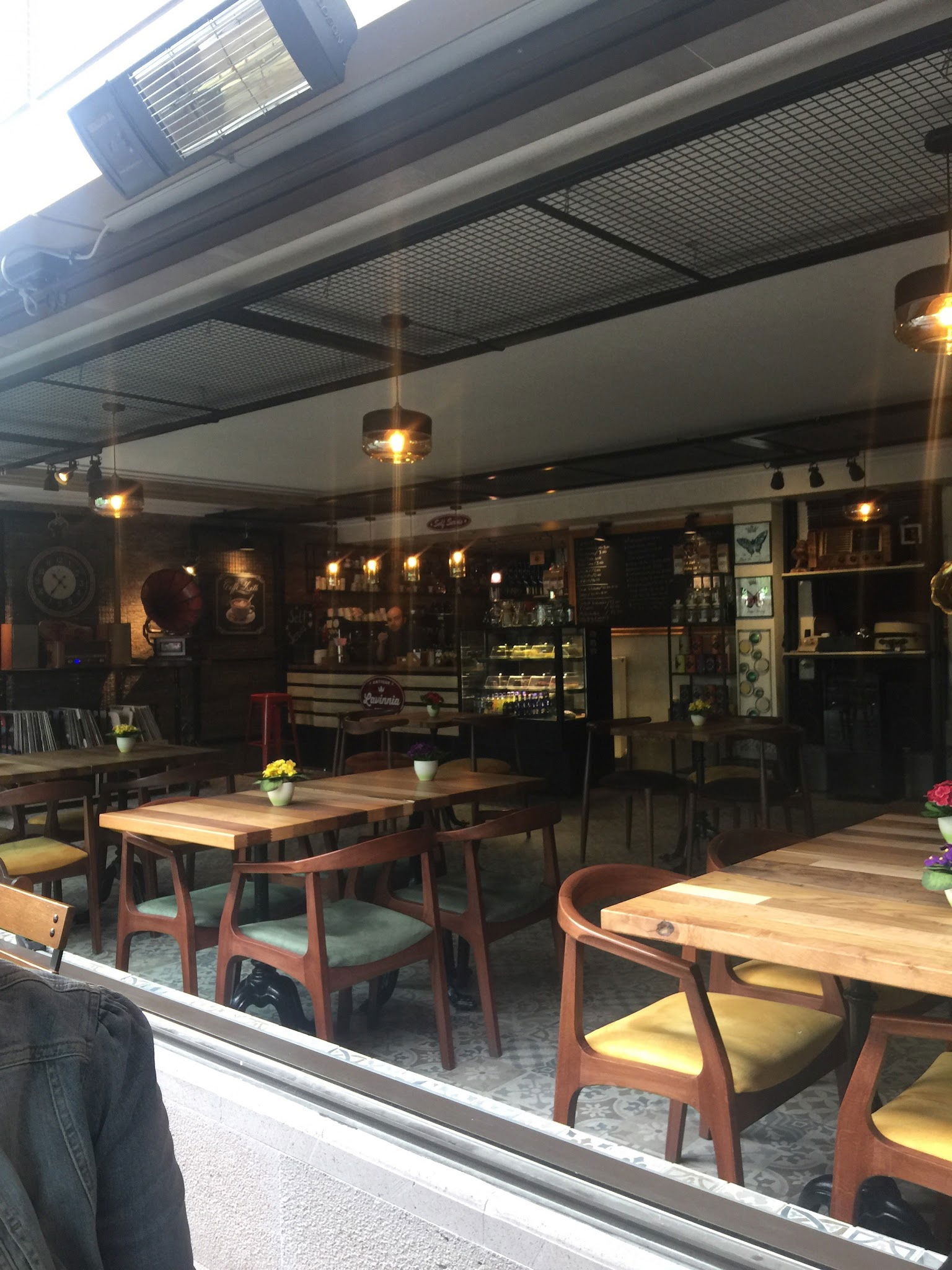 Lavinnia Coffee Kahve Ve Tatlı Evi