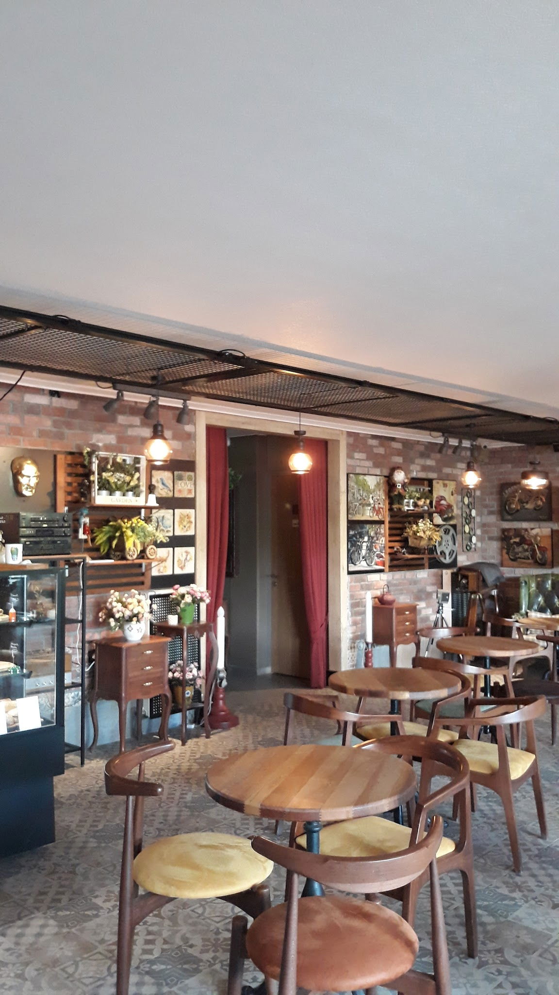 Lavinnia Coffee Kahve Ve Tatlı Evi