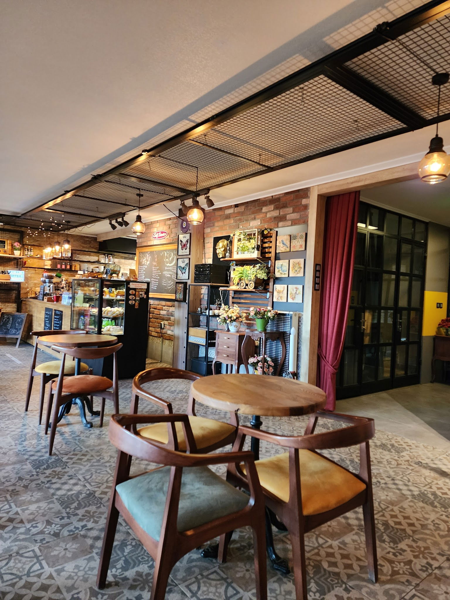 Lavinnia Coffee Kahve Ve Tatlı Evi