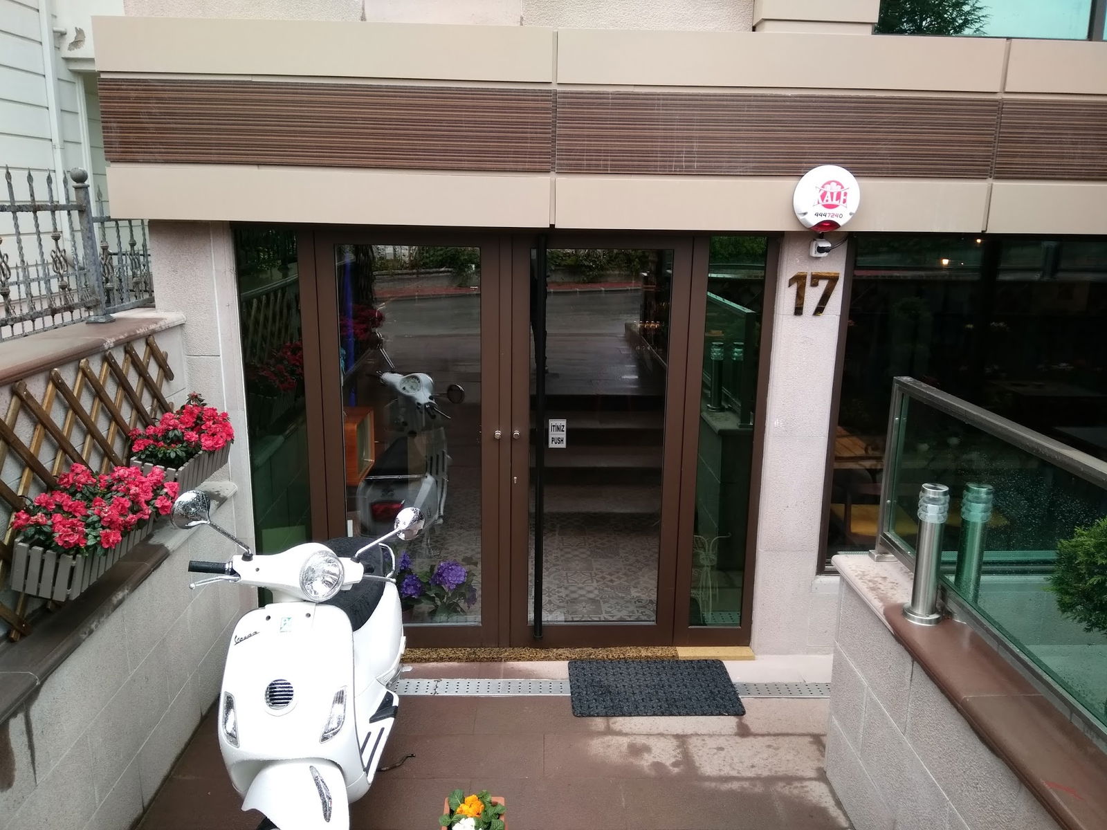 Lavinnia Coffee Kahve Ve Tatlı Evi