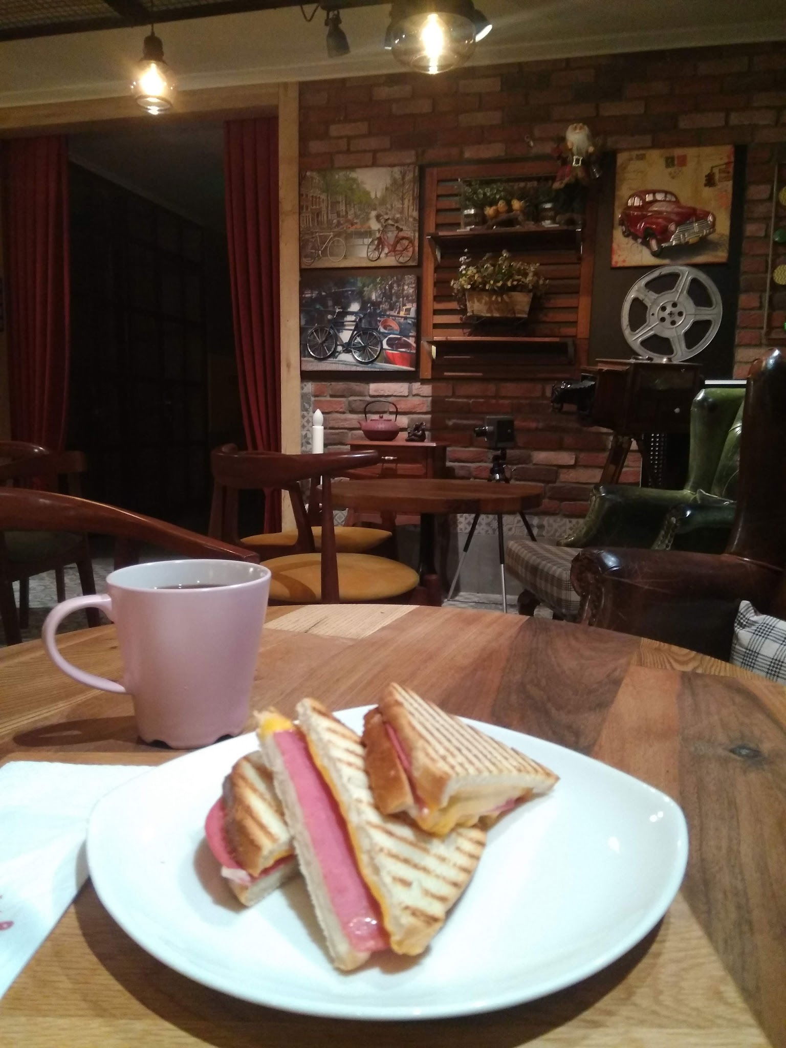 Lavinnia Coffee Kahve Ve Tatlı Evi