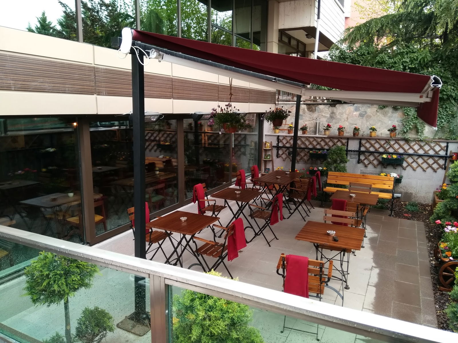 Lavinnia Coffee Kahve Ve Tatlı Evi