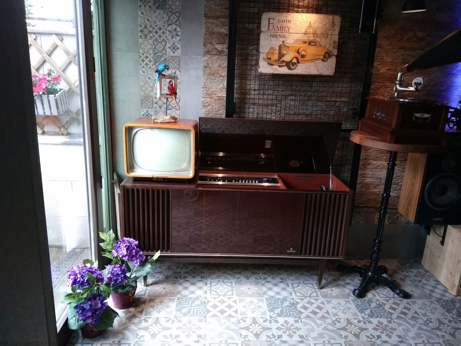 Lavinnia Coffee Kahve Ve Tatlı Evi