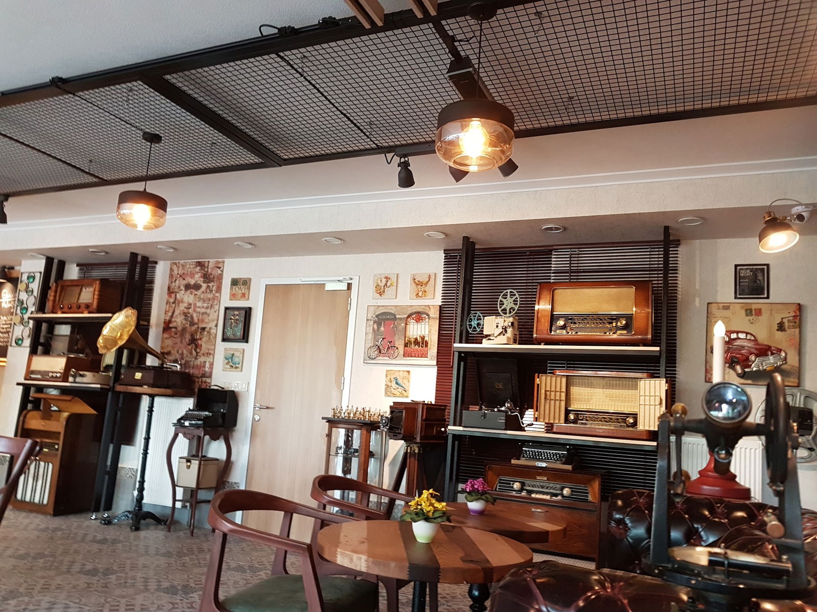 Lavinnia Coffee Kahve Ve Tatlı Evi