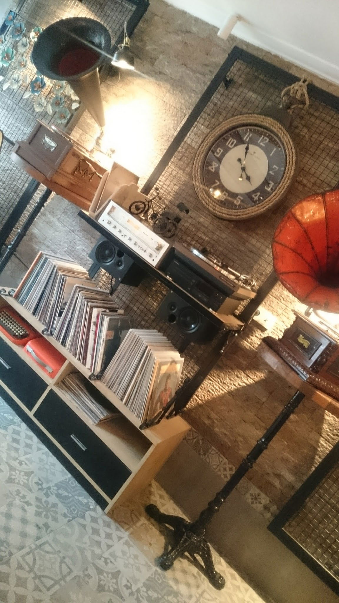 Lavinnia Coffee Kahve Ve Tatlı Evi