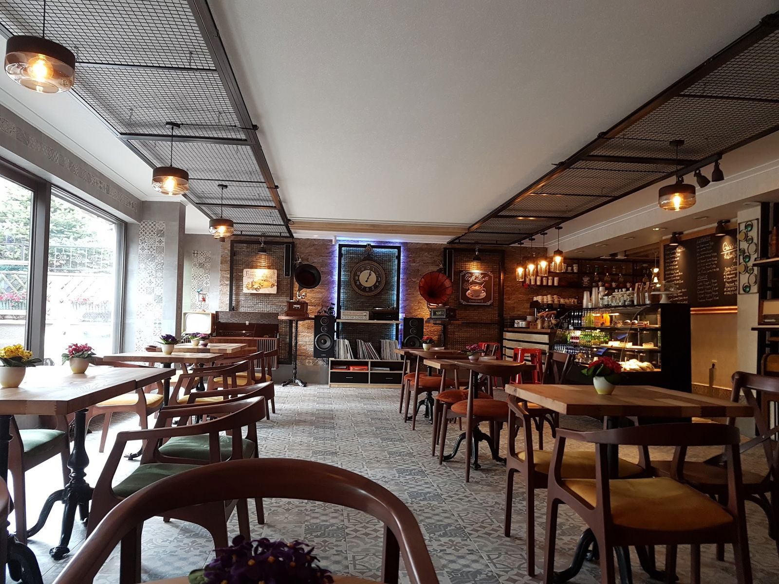 Lavinnia Coffee Kahve Ve Tatlı Evi