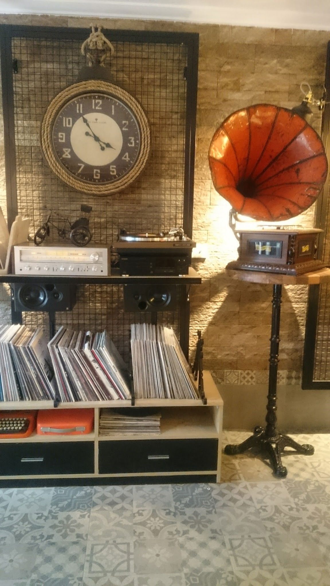 Lavinnia Coffee Kahve Ve Tatlı Evi