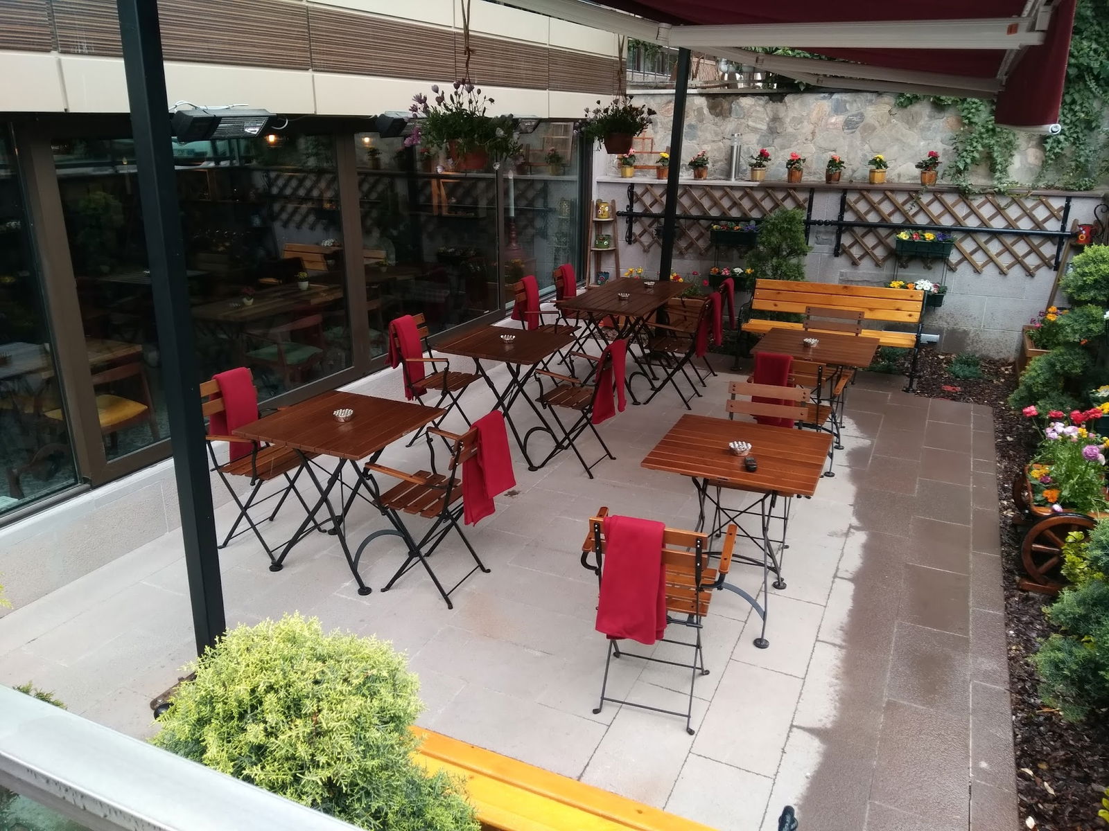 Lavinnia Coffee Kahve Ve Tatlı Evi