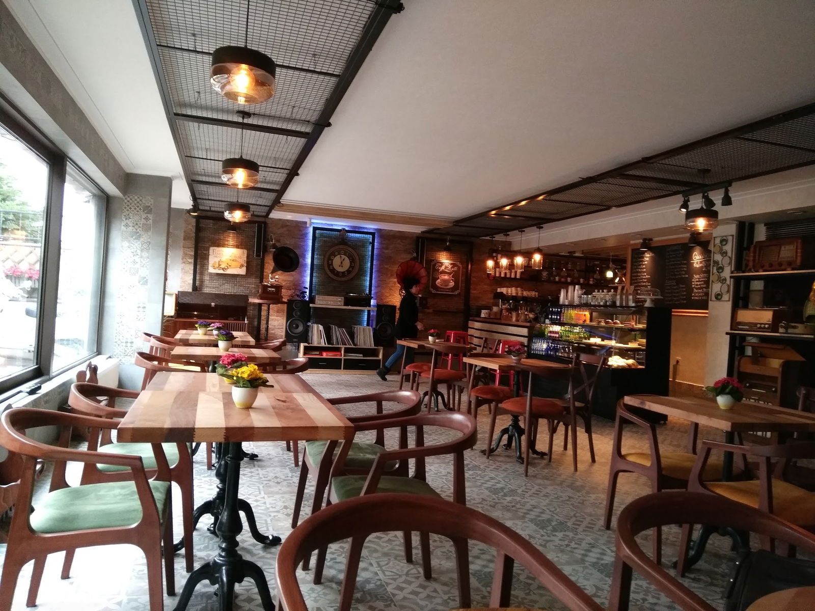 Lavinnia Coffee Kahve Ve Tatlı Evi