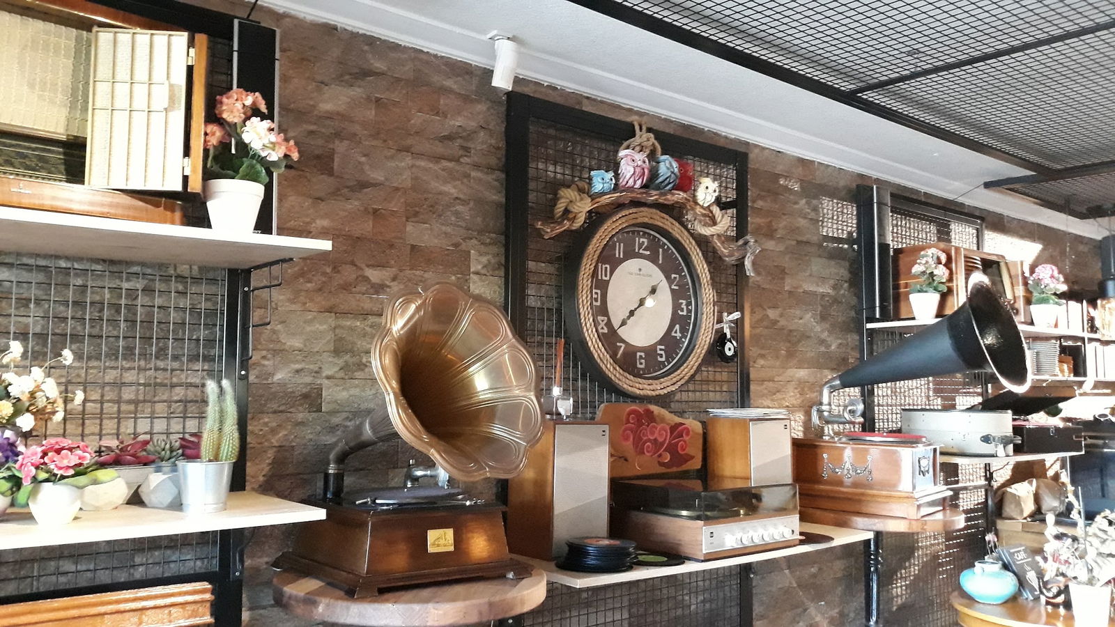 Lavinnia Coffee Kahve Ve Tatlı Evi