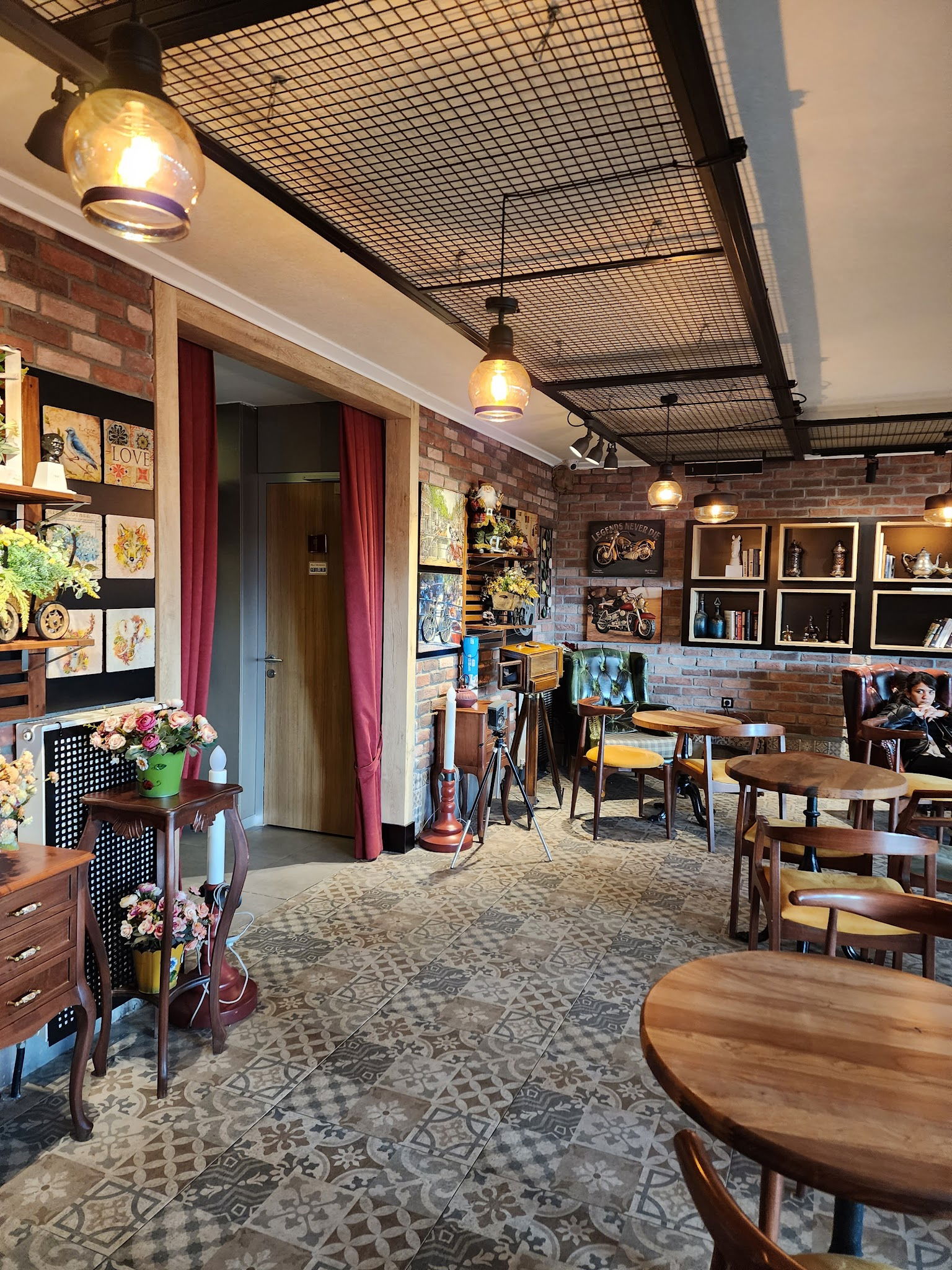 Lavinnia Coffee Kahve Ve Tatlı Evi