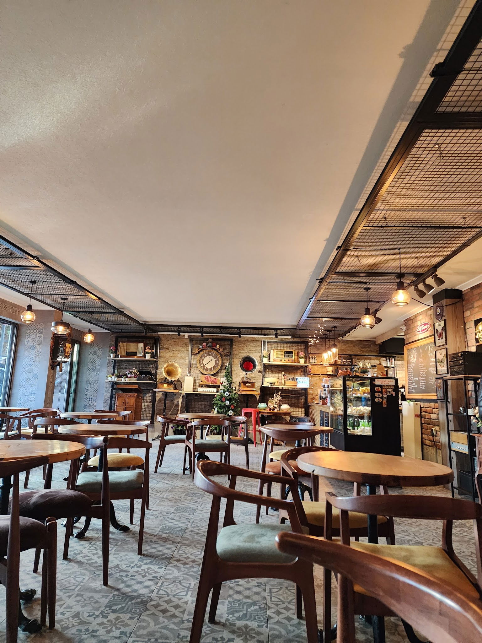 Lavinnia Coffee Kahve Ve Tatlı Evi