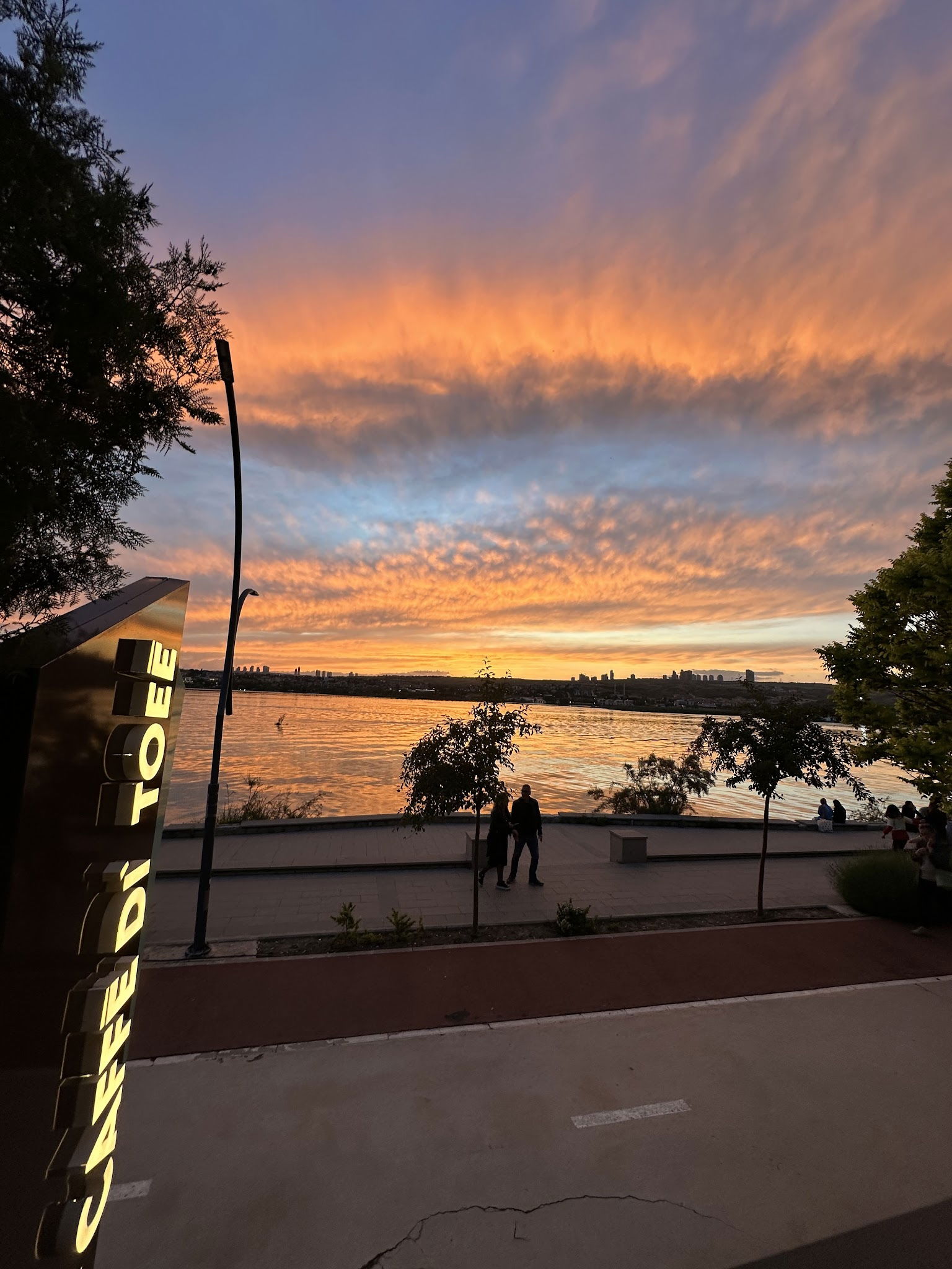 Caffé Di Toeé Mogan Gölü