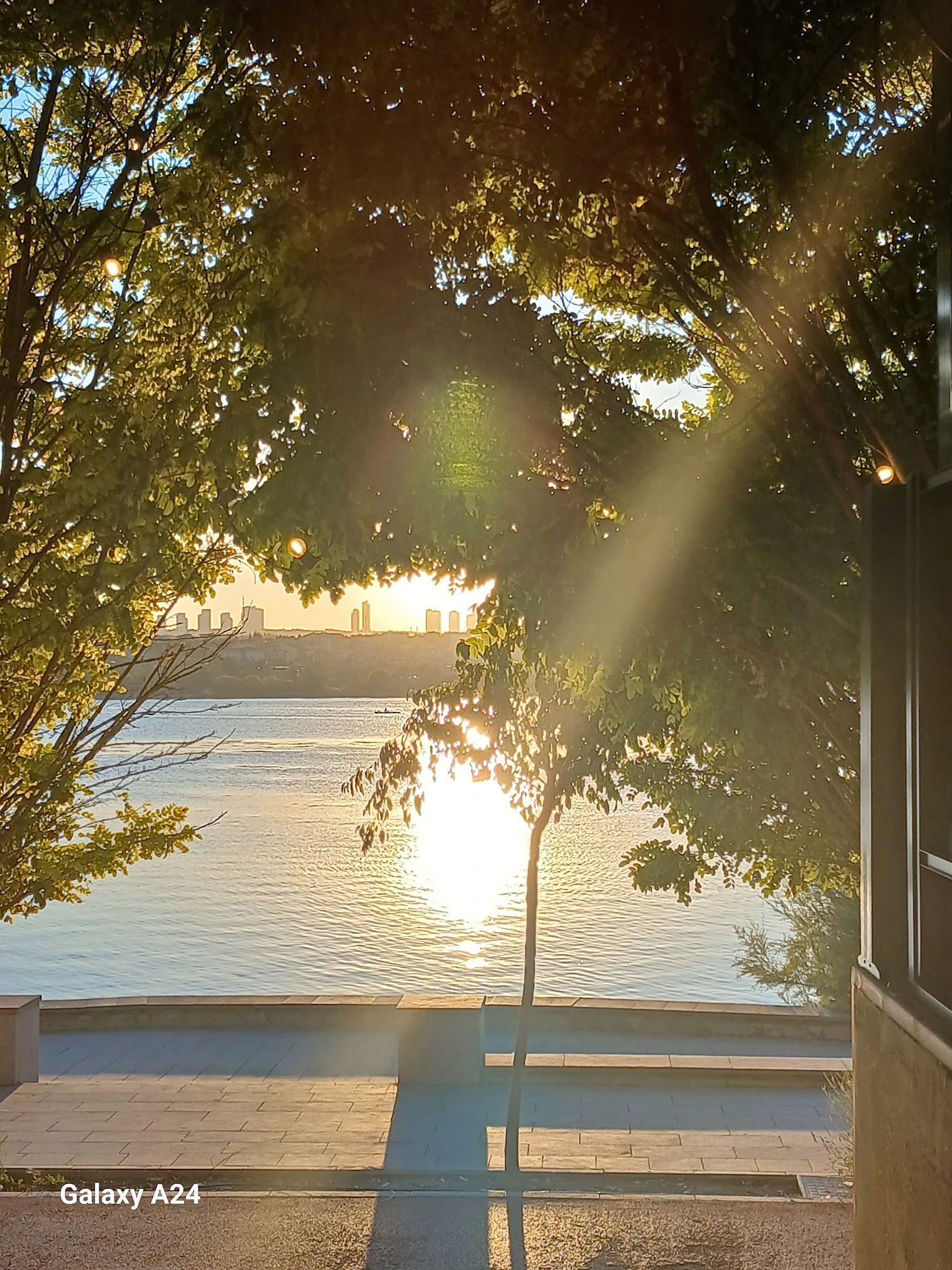 Caffé Di Toeé Mogan Gölü