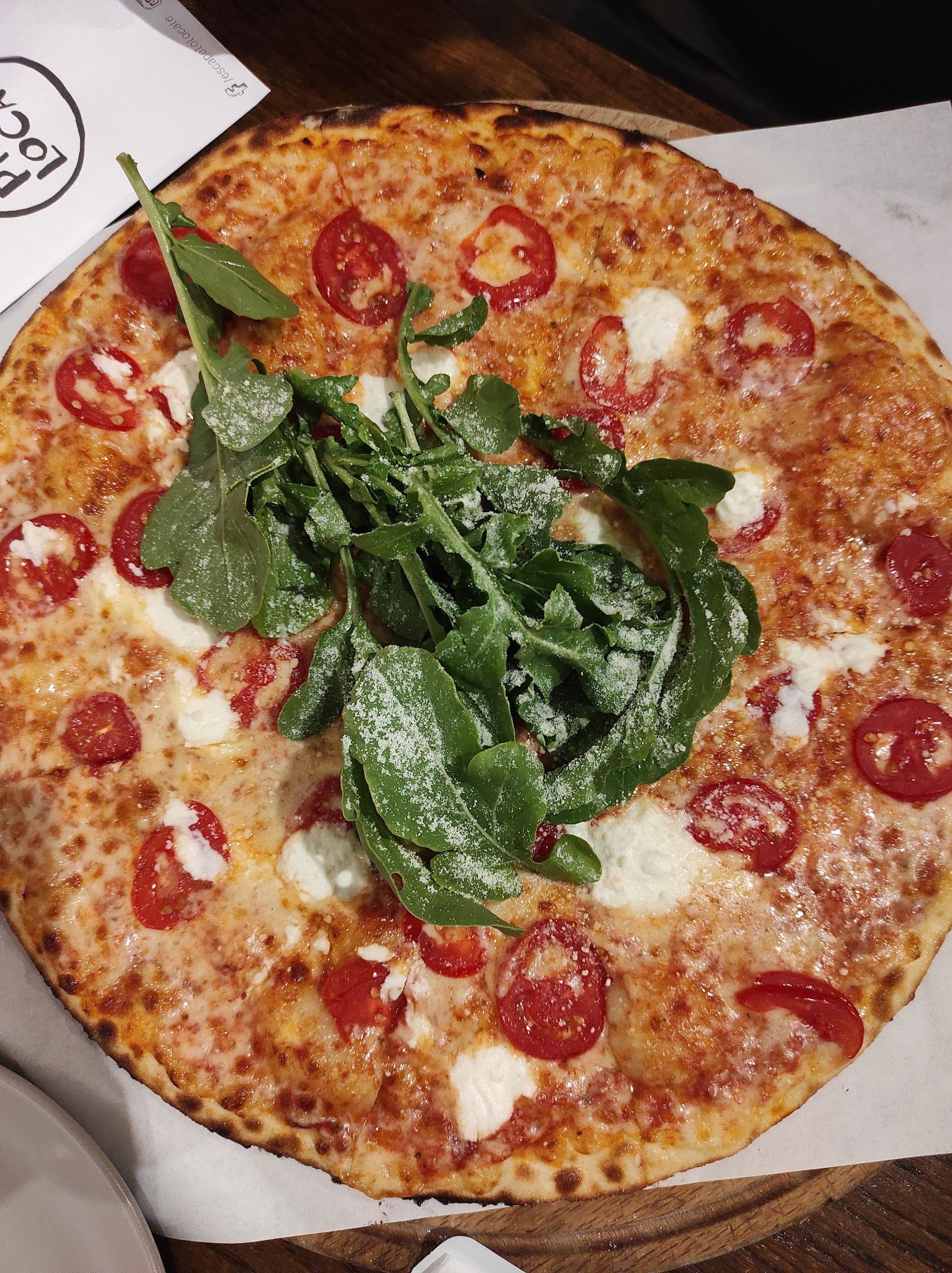 Bayraklı Pizza Locale