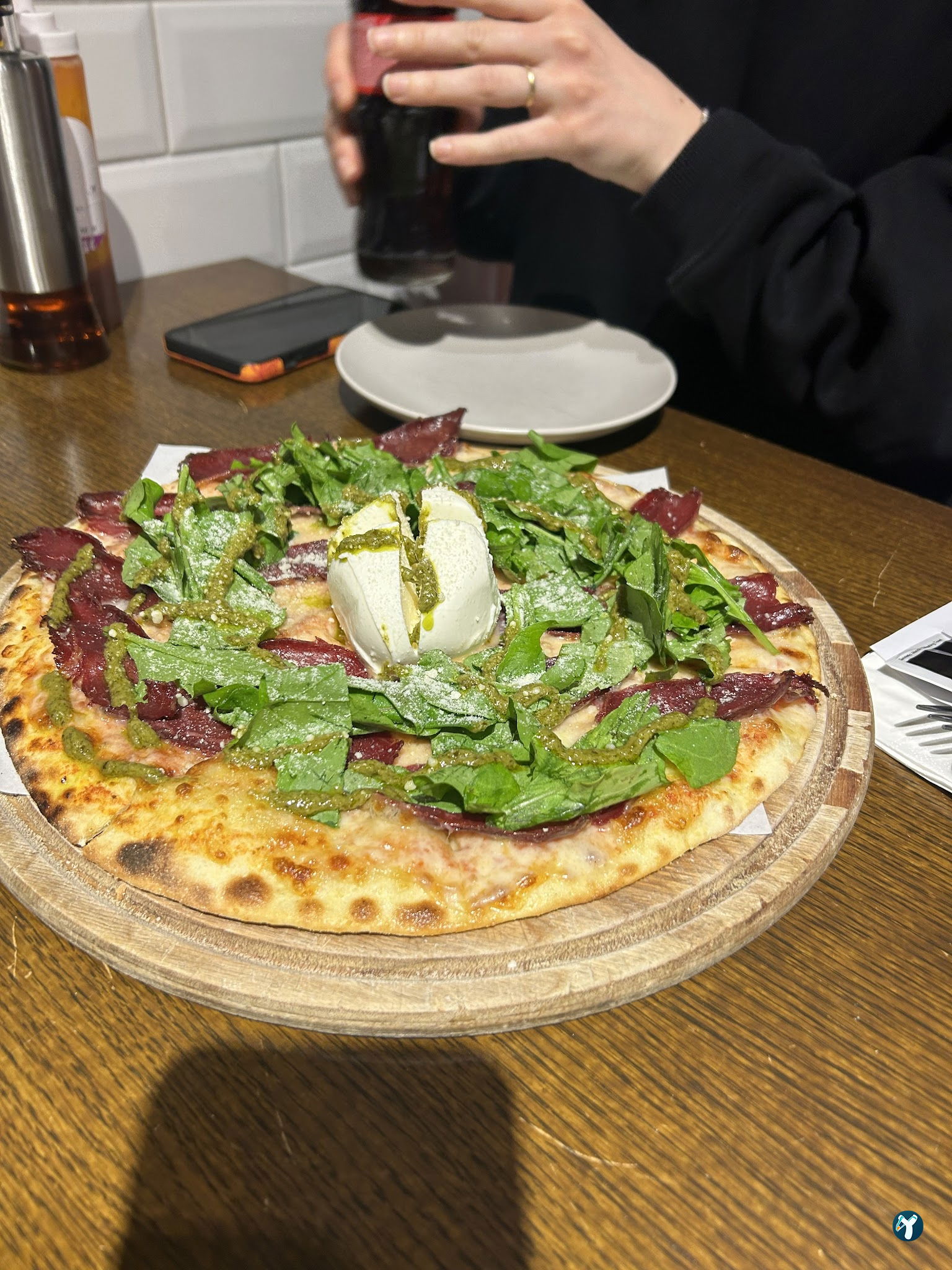 Bayraklı Pizza Locale