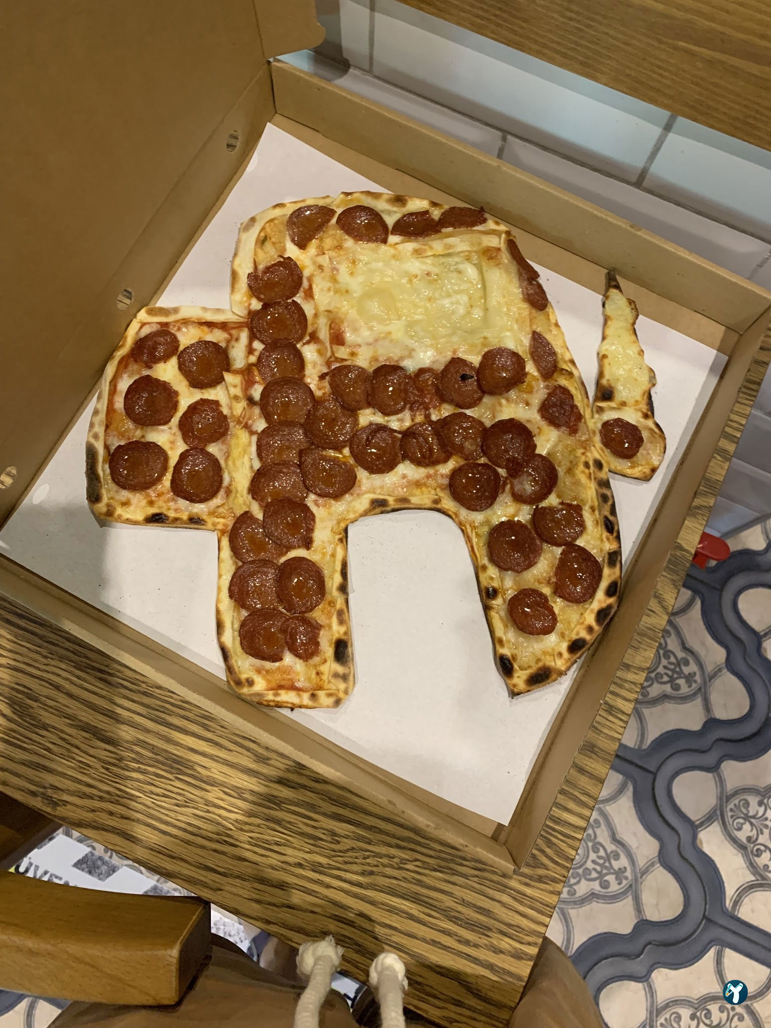 Bayraklı Pizza Locale