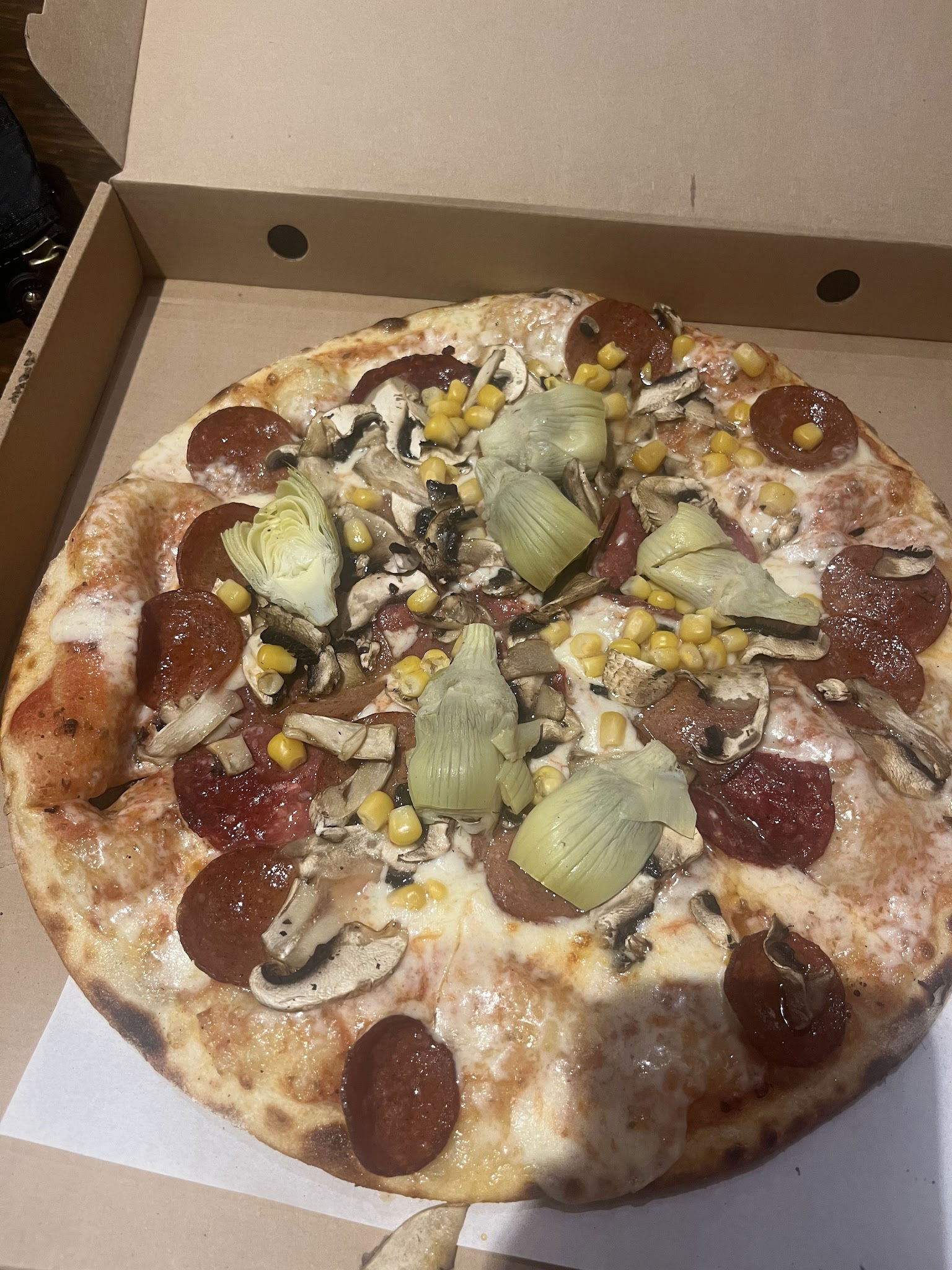 Bayraklı Pizza Locale