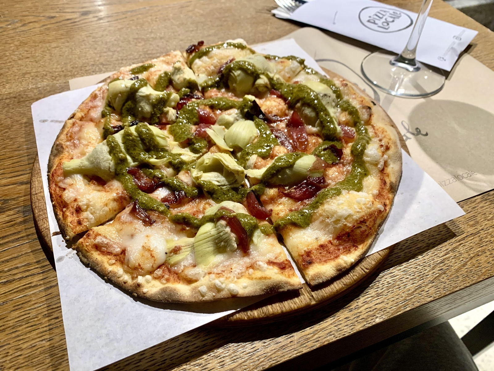 Bayraklı Pizza Locale