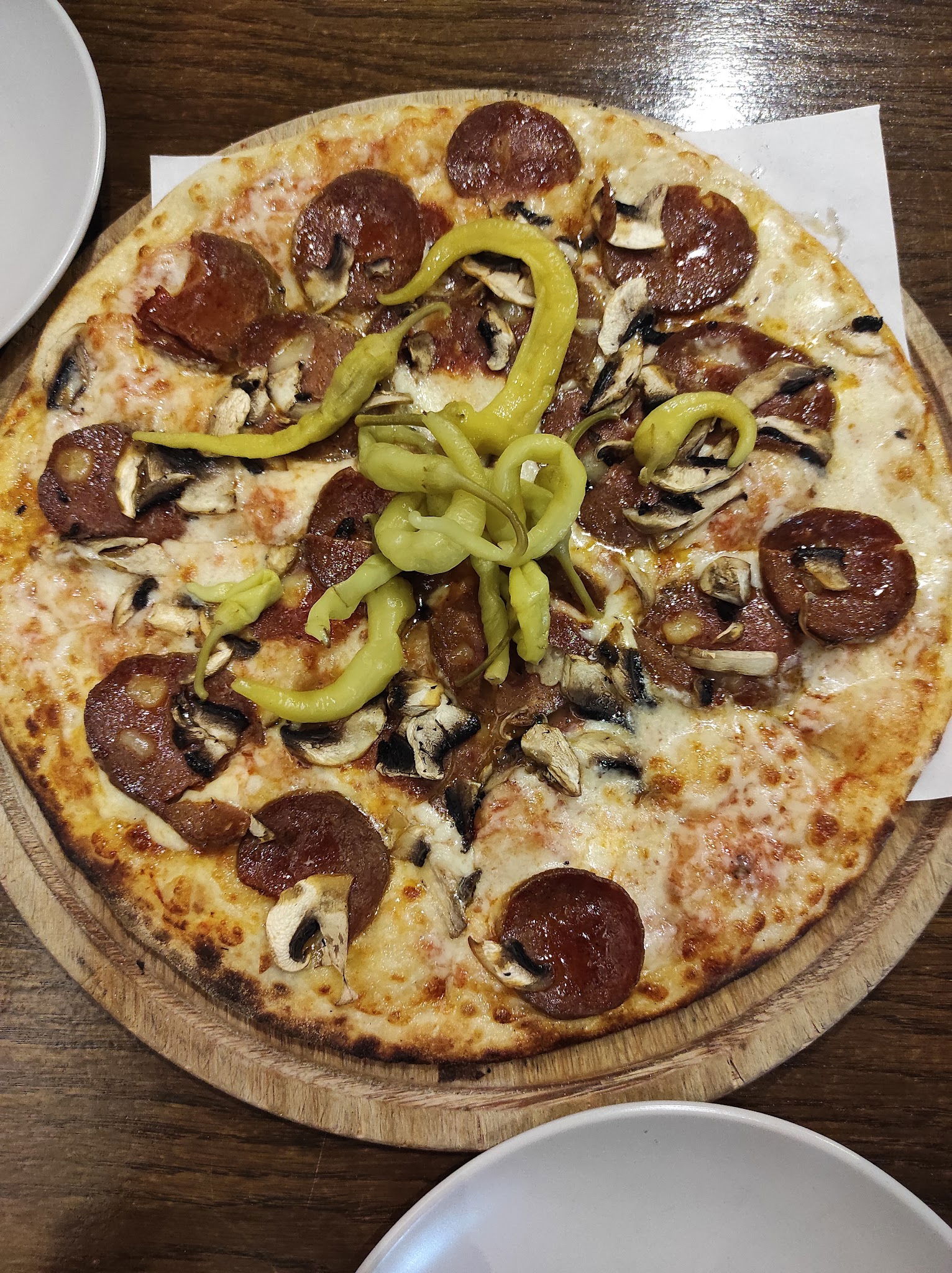 Bayraklı Pizza Locale