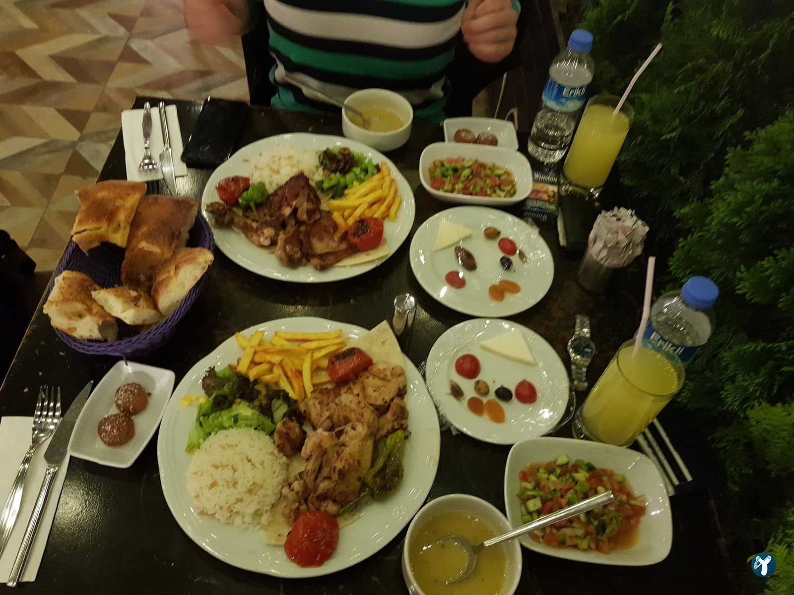 Karanfil Cafe
