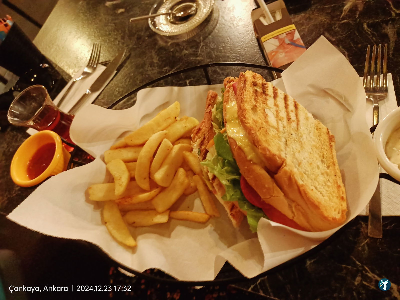 Karanfil Cafe