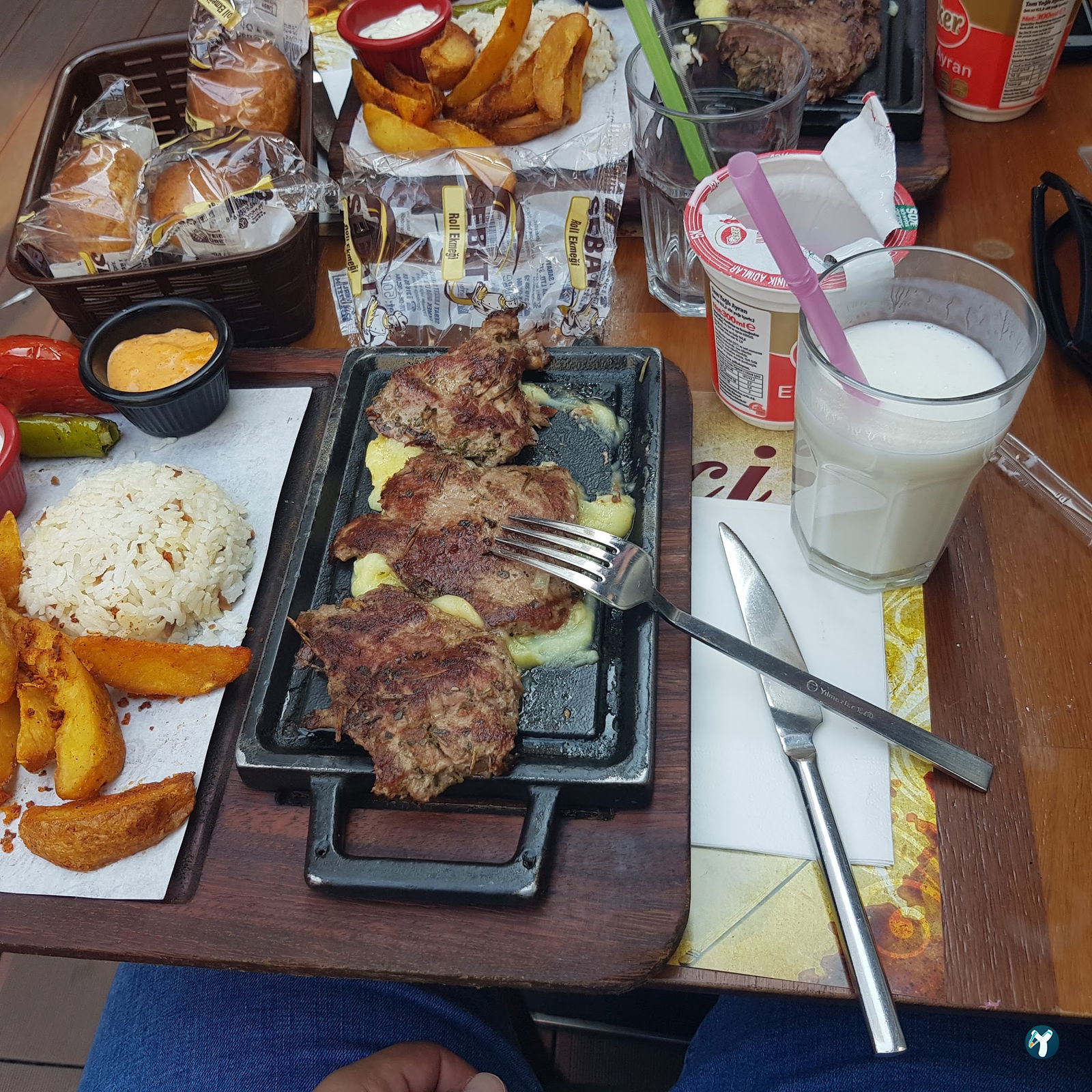 Karanfil Cafe