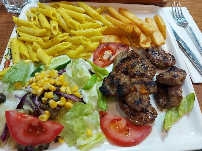 Çatal'da Tavuk Karşıyaka