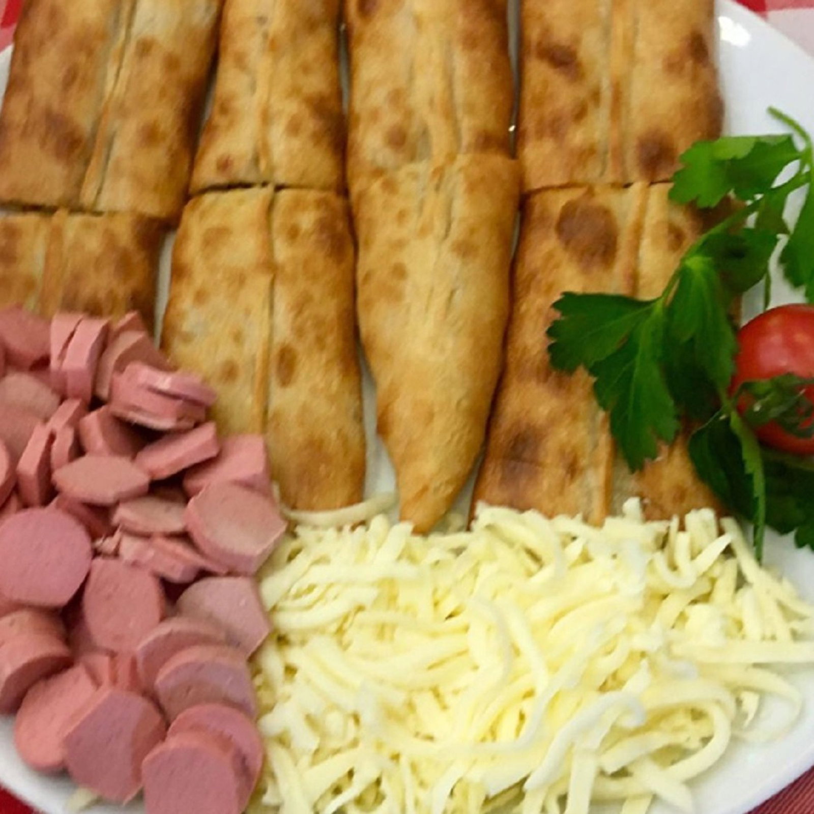 Sosisli Kaşarlı Pide (Kapalı)