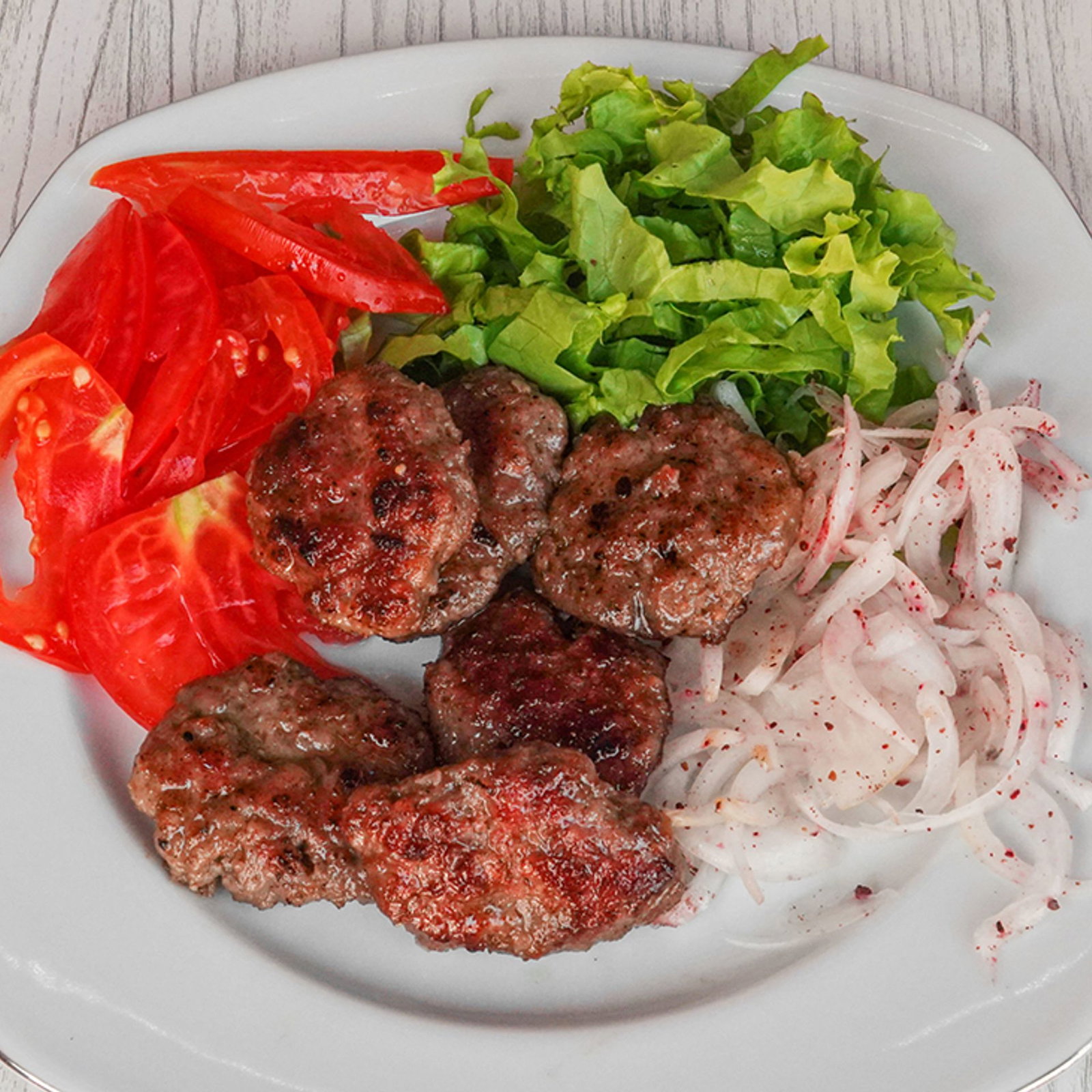 Sebze Yatağında Kaşarlı Köfte Güveç