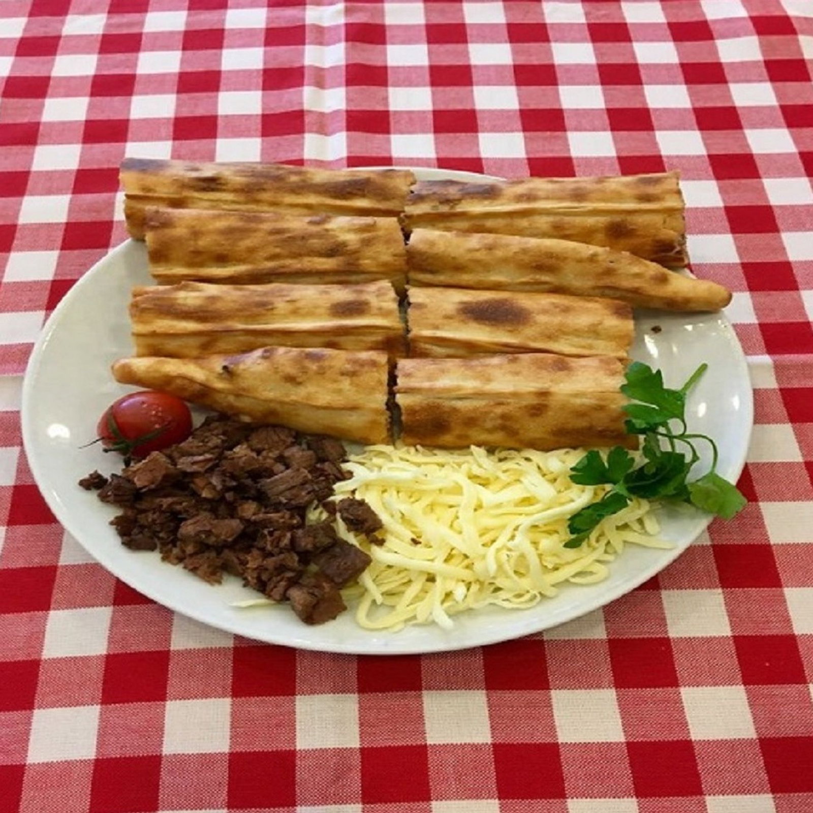 Kavurmalı Pide (Kapalı)