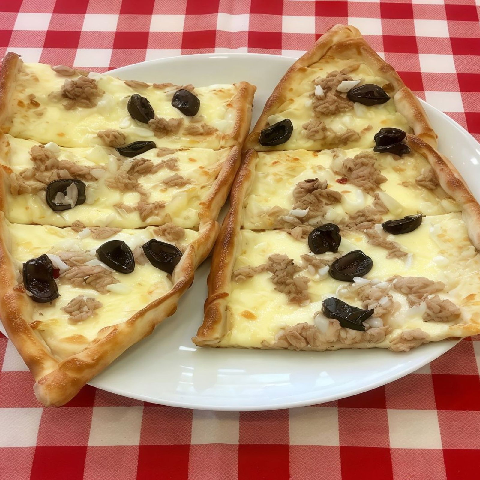 Ton Balıklı Pide (Açık)