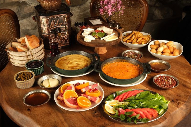 Mi̇Hra Kir Bahçesi̇ Kahvalti Balik Izgara