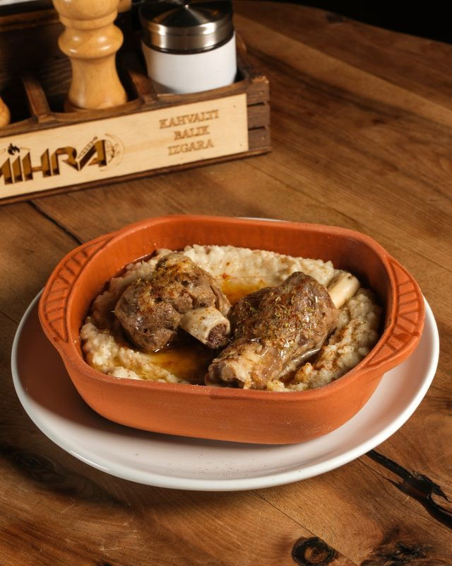 Mi̇Hra Kir Bahçesi̇ Kahvalti Balik Izgara