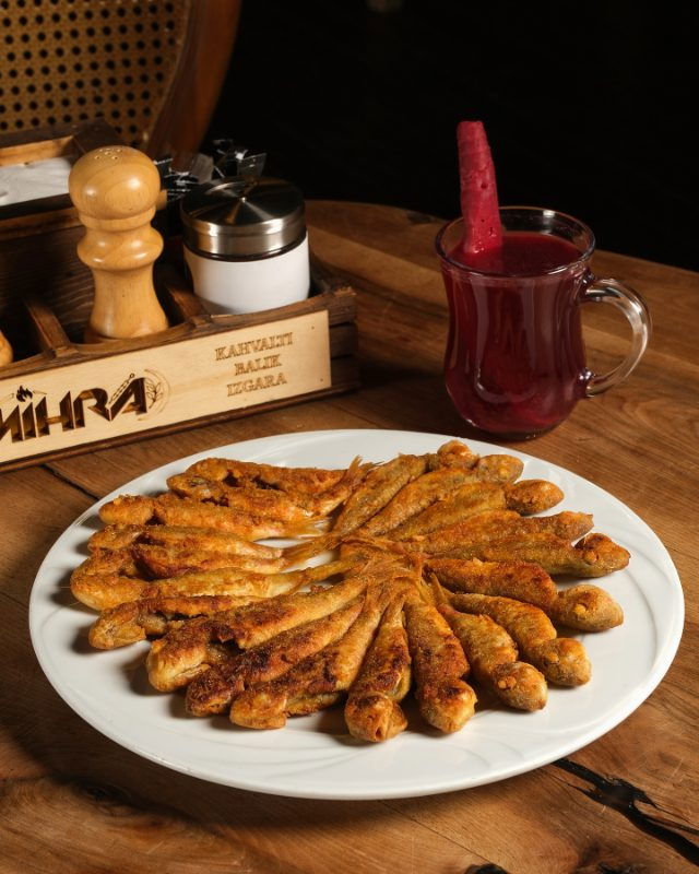 Mi̇Hra Kir Bahçesi̇ Kahvalti Balik Izgara