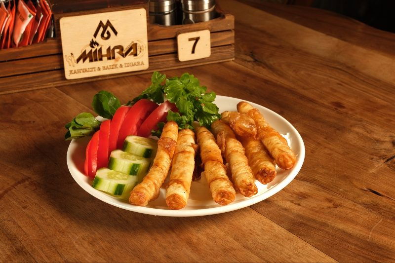 Mi̇Hra Kir Bahçesi̇ Kahvalti Balik Izgara