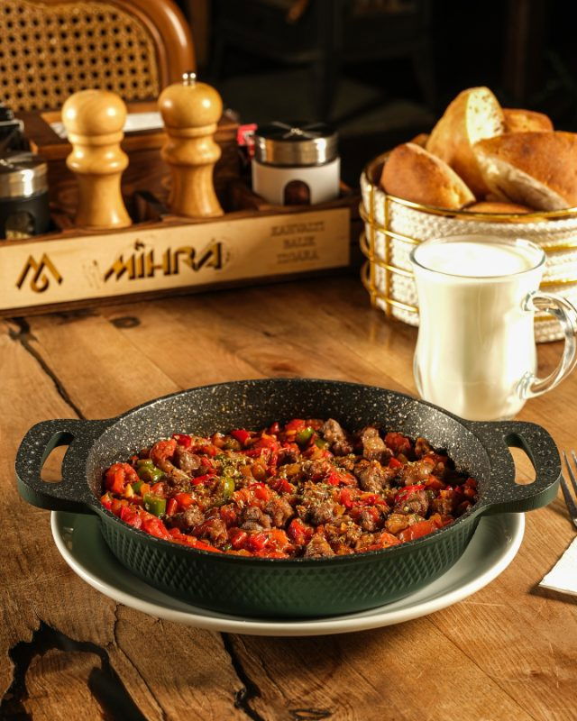 Mi̇Hra Kir Bahçesi̇ Kahvalti Balik Izgara