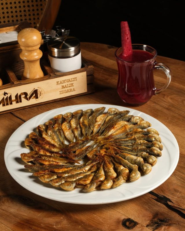 Mi̇Hra Kir Bahçesi̇ Kahvalti Balik Izgara