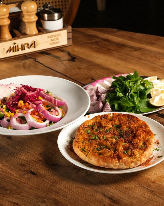 Mi̇Hra Kir Bahçesi̇ Kahvalti Balik Izgara