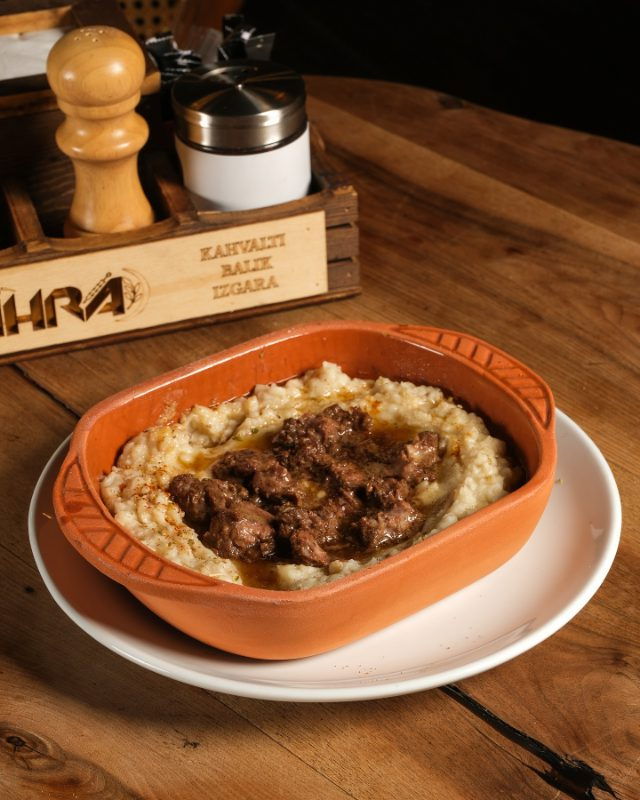 Mi̇Hra Kir Bahçesi̇ Kahvalti Balik Izgara