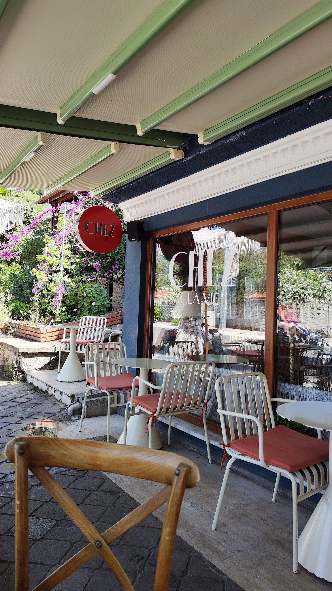 Chez La Vie Coffee & Eatery