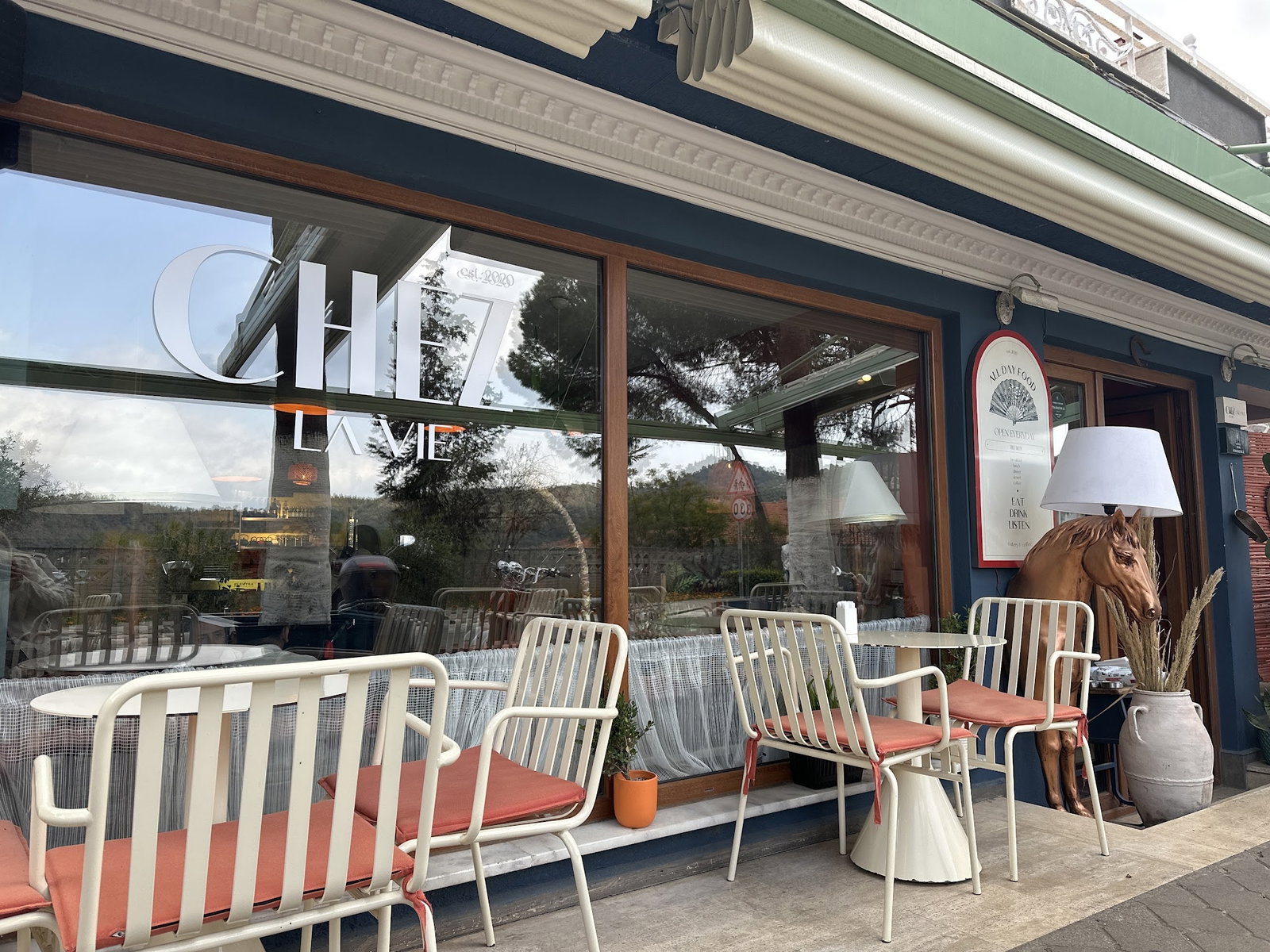 Chez La Vie Coffee & Eatery