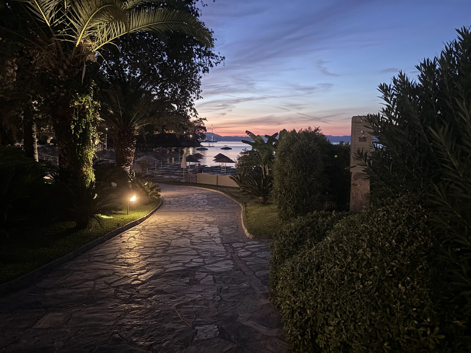 Chez La Vie Coffee & Eatery